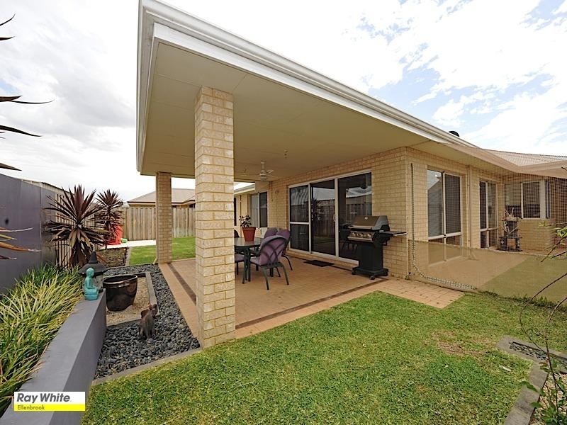 11 Redbank Drive, Ellenbrook WA 6069