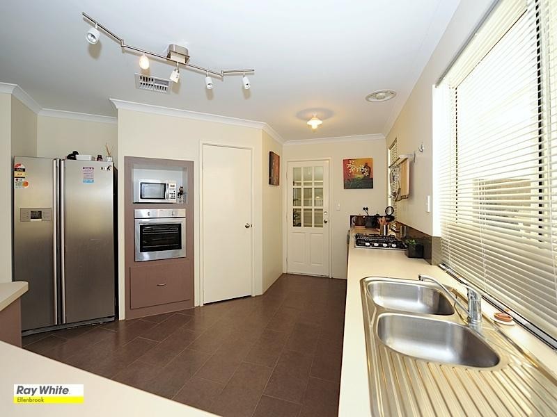 10 Turnberry Way, The Vines WA 6069