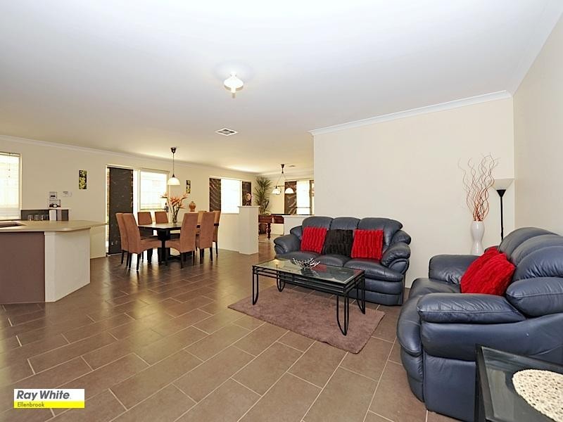 10 Turnberry Way, The Vines WA 6069