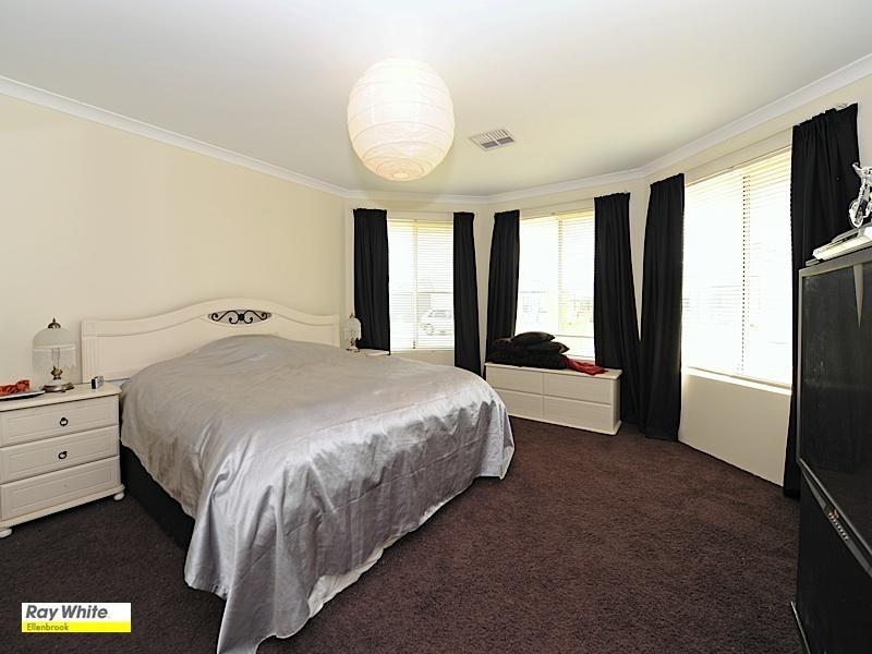 10 Turnberry Way, The Vines WA 6069