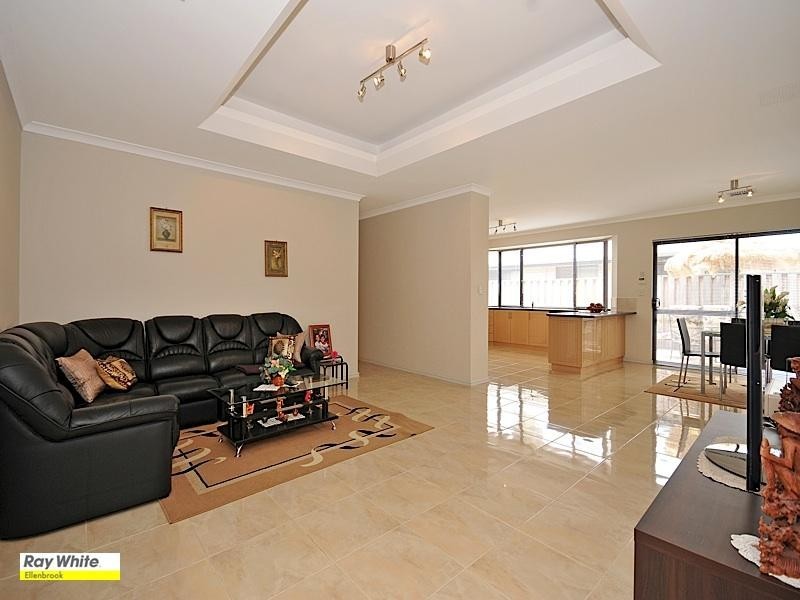 15 Thorold Avenue, Ellenbrook WA 6069