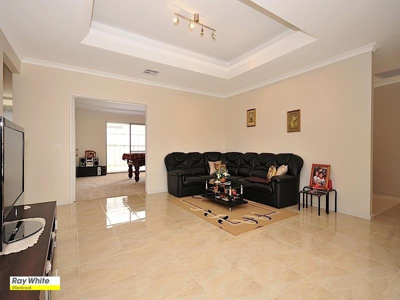 15 Thorold Avenue, Ellenbrook WA 6069