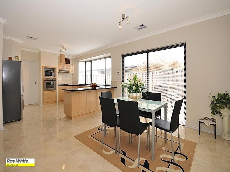 15 Thorold Avenue, Ellenbrook WA 6069