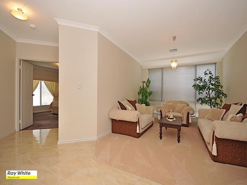 15 Thorold Avenue, Ellenbrook WA 6069