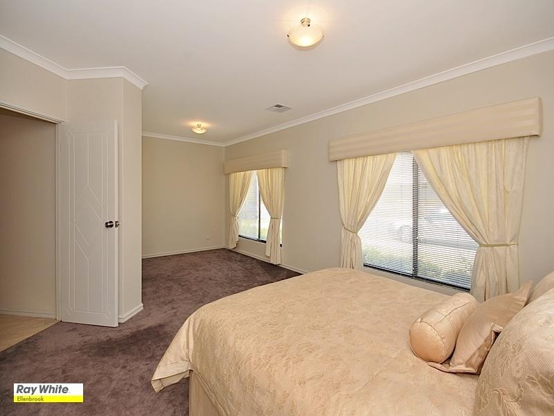 15 Thorold Avenue, Ellenbrook WA 6069