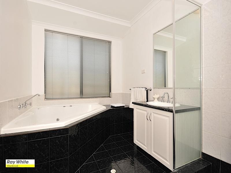 15 Thorold Avenue, Ellenbrook WA 6069