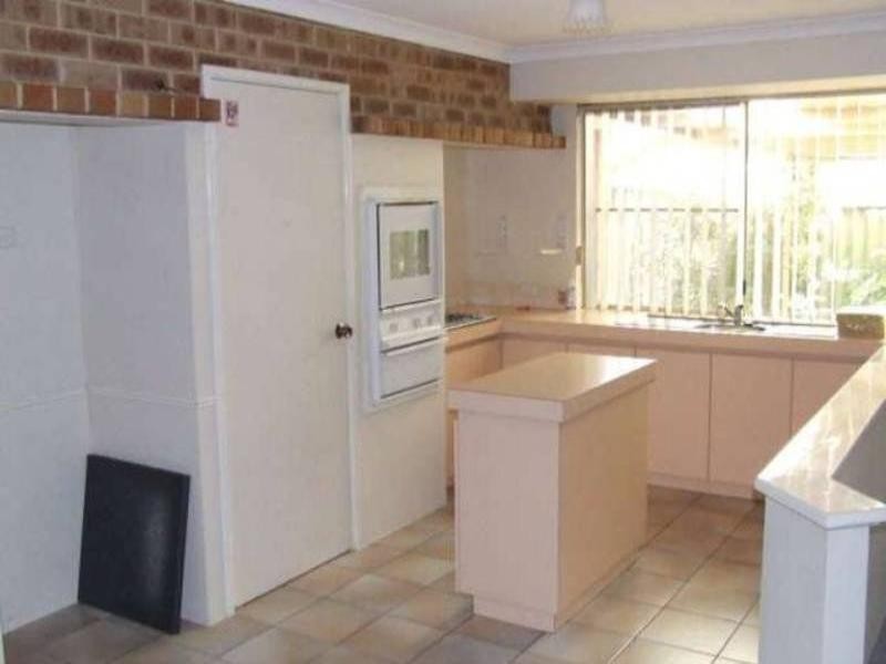 4 Kingfisher View, Brookdale WA 6112