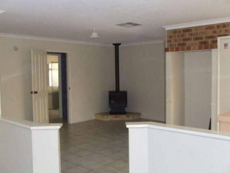 4 Kingfisher View, Brookdale WA 6112