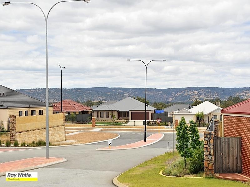 28 Lookout Circle, Ellenbrook WA 6069