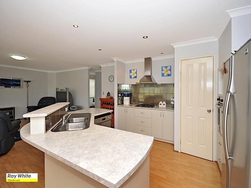 28 Lookout Circle, Ellenbrook WA 6069