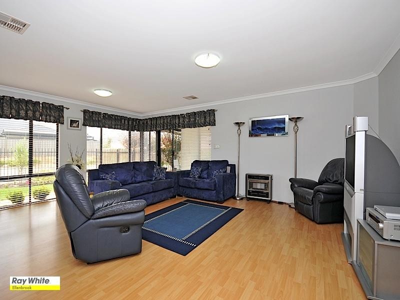 28 Lookout Circle, Ellenbrook WA 6069