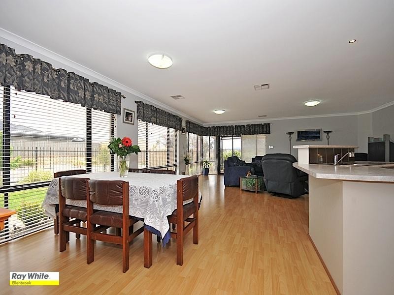 28 Lookout Circle, Ellenbrook WA 6069