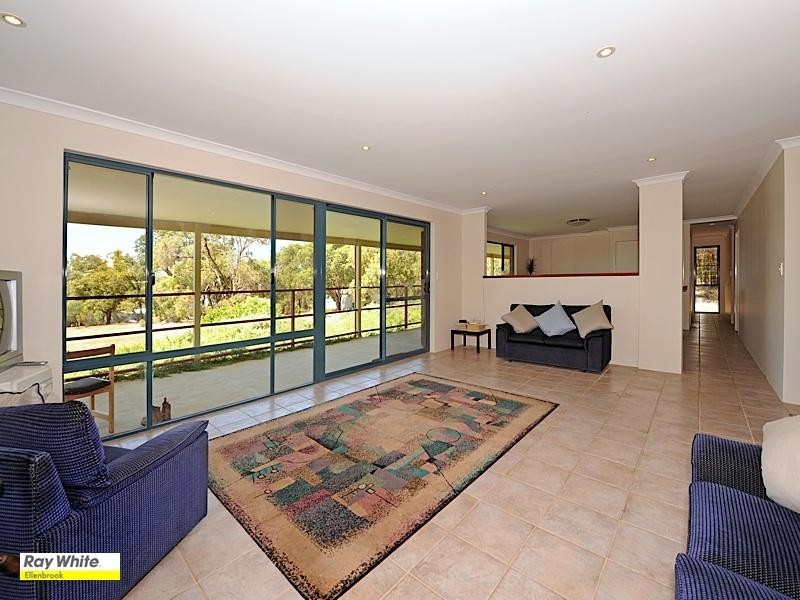 6 Murray Grey Circle, Lower Chittering WA 6084