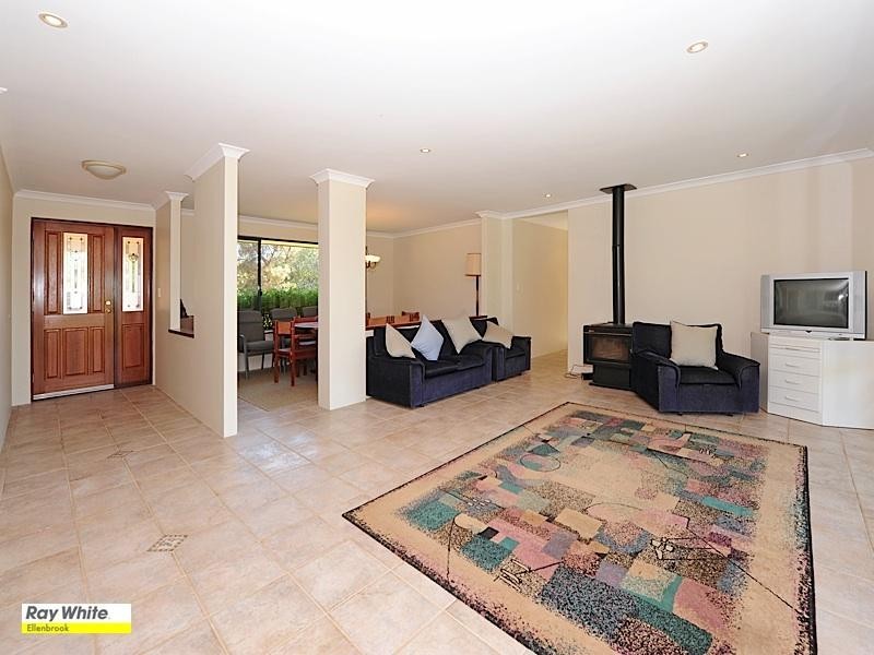 6 Murray Grey Circle, Lower Chittering WA 6084