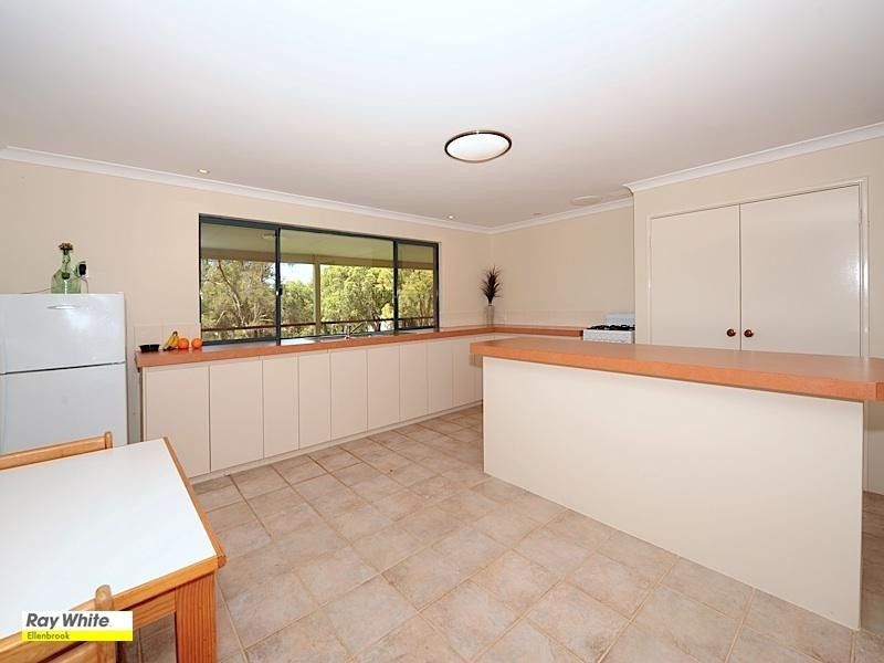 6 Murray Grey Circle, Lower Chittering WA 6084