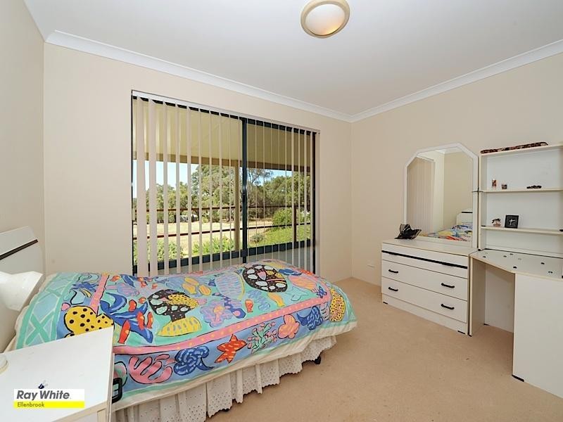6 Murray Grey Circle, Lower Chittering WA 6084