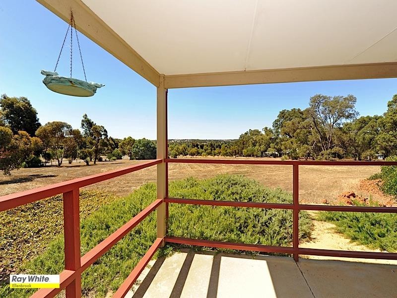 6 Murray Grey Circle, Lower Chittering WA 6084