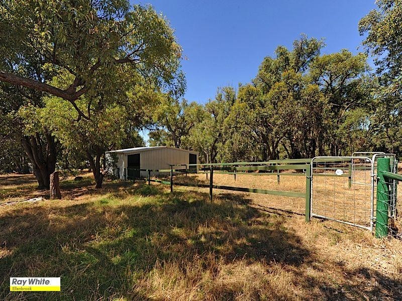 6 Murray Grey Circle, Lower Chittering WA 6084