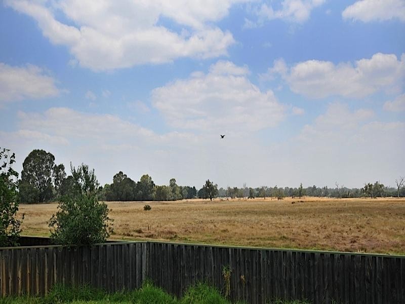 74 Taittinger Grove, The Vines WA 6069