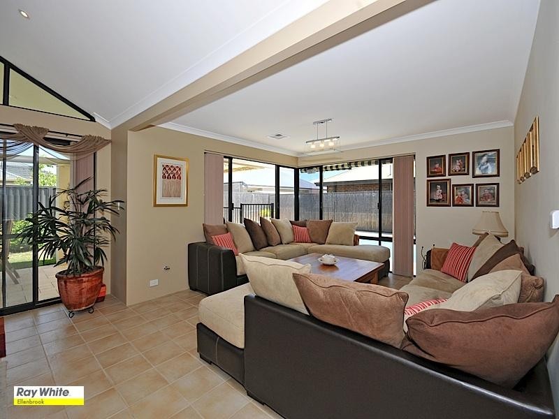 10 Ingham Street, Aveley WA 6069