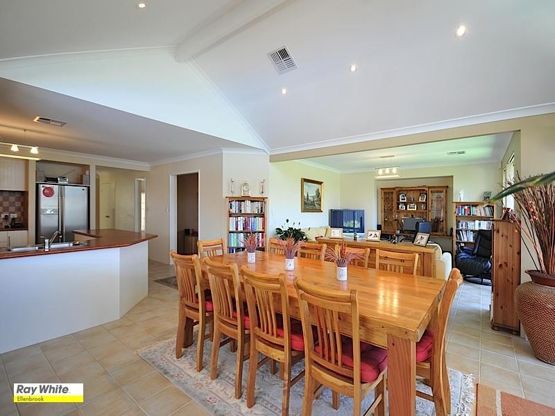 10 Ingham Street, Aveley WA 6069