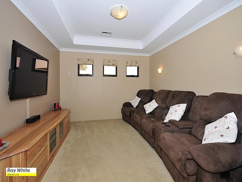 10 Ingham Street, Aveley WA 6069