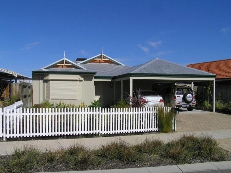 7 Bancombe Crescent, Ellenbrook WA 6069