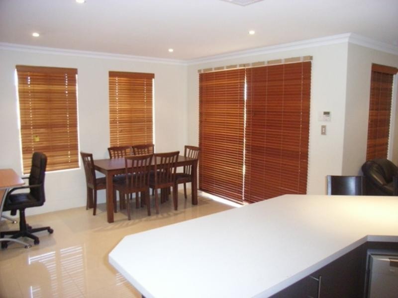 3/32 Farmaner Parkway, Ellenbrook WA 6069