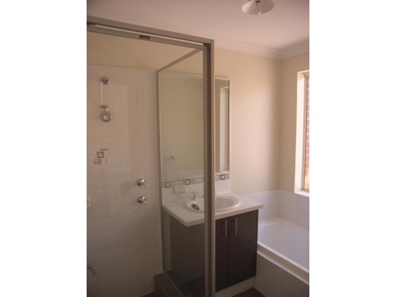 3/32 Farmaner Parkway, Ellenbrook WA 6069