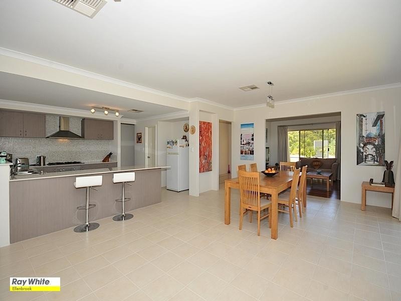 48 Roxburghe Drive, The Vines WA 6069