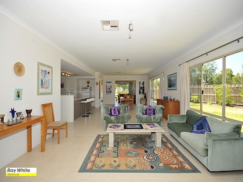 48 Roxburghe Drive, The Vines WA 6069