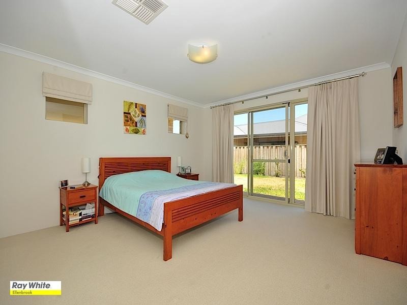 48 Roxburghe Drive, The Vines WA 6069