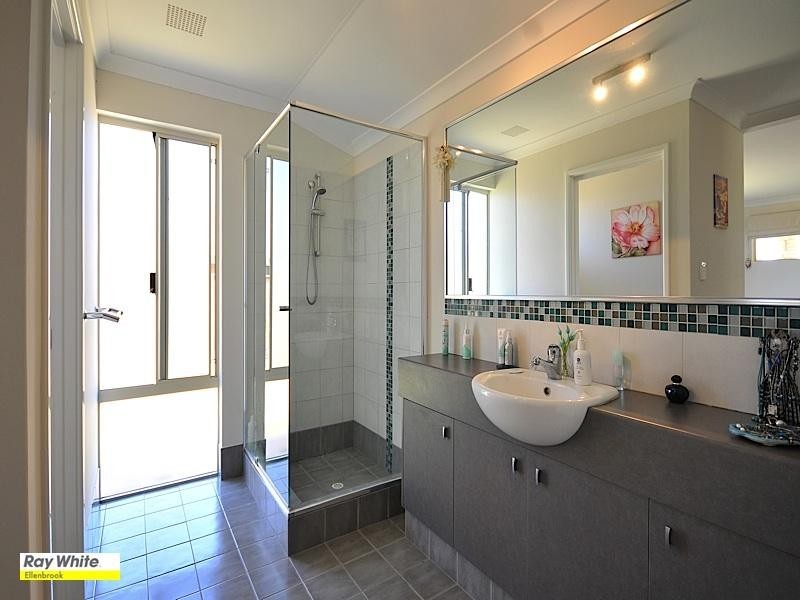 48 Roxburghe Drive, The Vines WA 6069