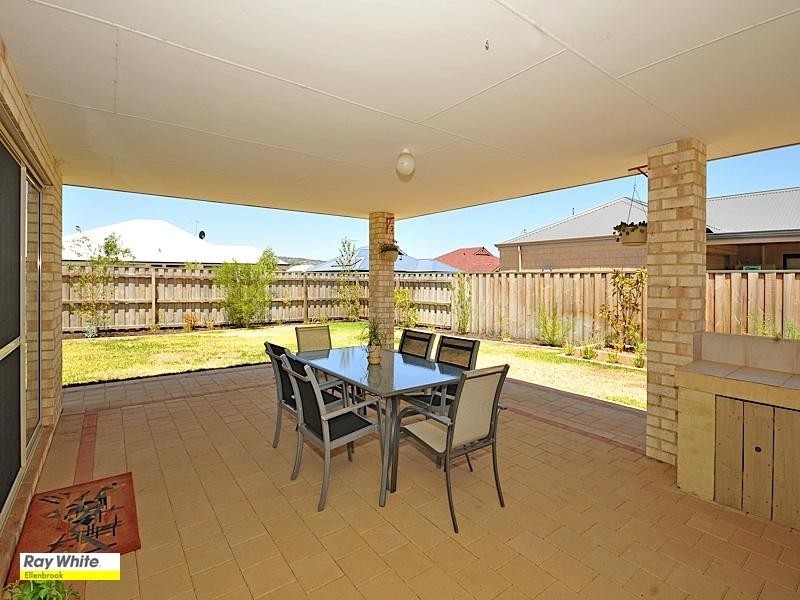 48 Roxburghe Drive, The Vines WA 6069