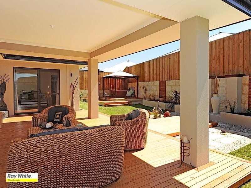 8 Stott Way, Ellenbrook WA 6069