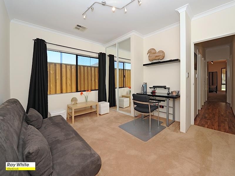 8 Stott Way, Ellenbrook WA 6069