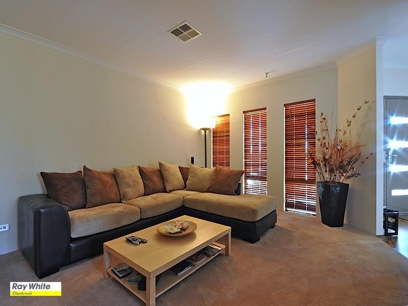 8 Stott Way, Ellenbrook WA 6069
