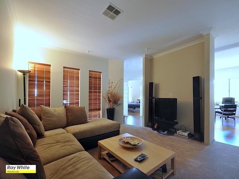 8 Stott Way, Ellenbrook WA 6069