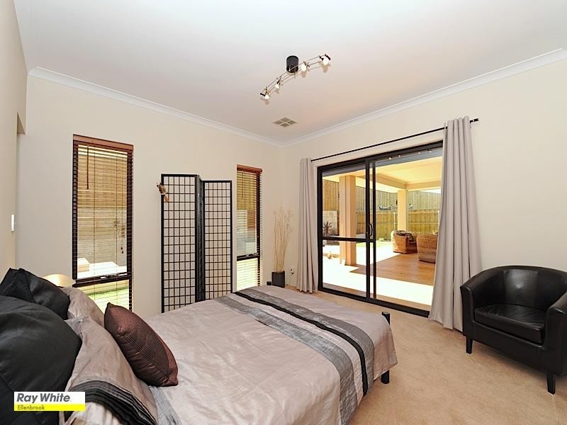 8 Stott Way, Ellenbrook WA 6069