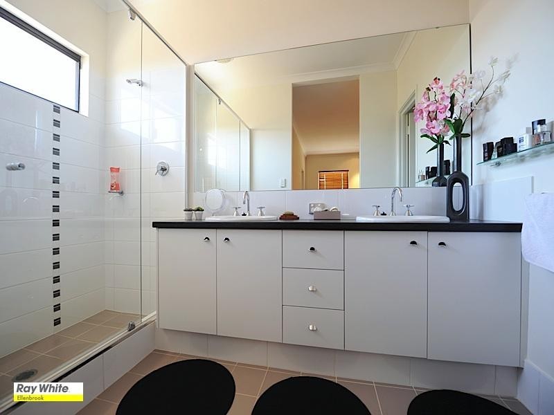 8 Stott Way, Ellenbrook WA 6069