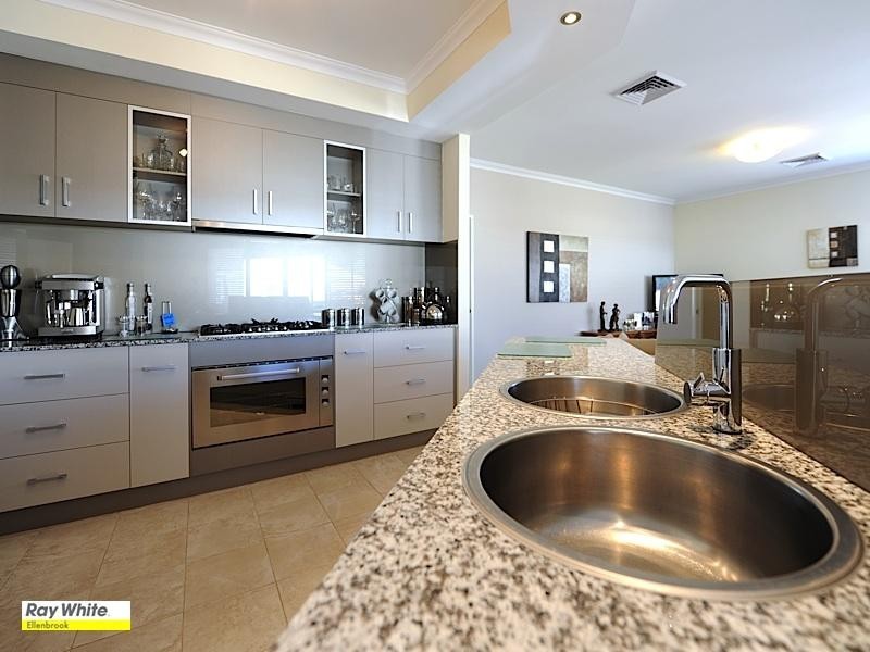 18 Pavilion Circle, The Vines WA 6069