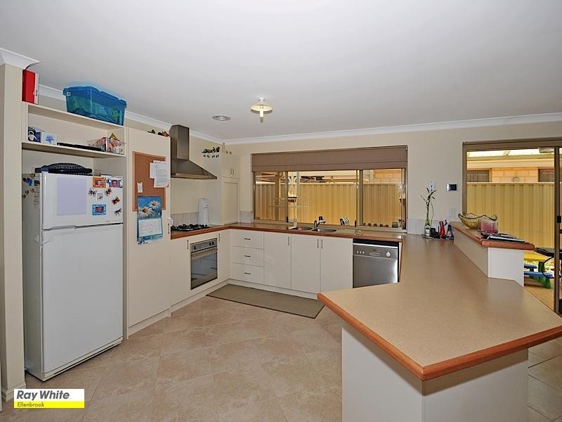 2/21 Midsummer Circle, Ellenbrook WA 6069