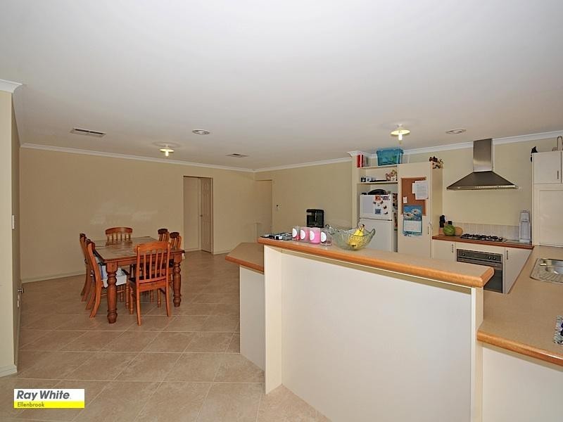 2/21 Midsummer Circle, Ellenbrook WA 6069