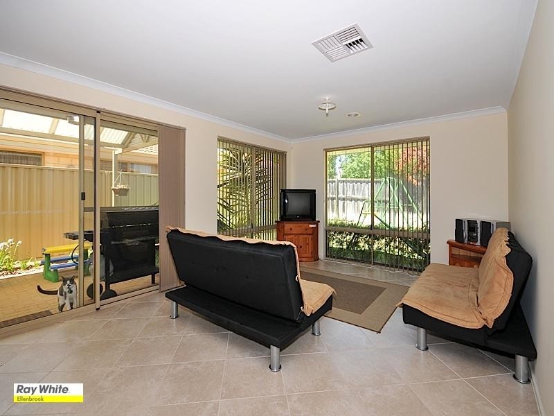 2/21 Midsummer Circle, Ellenbrook WA 6069