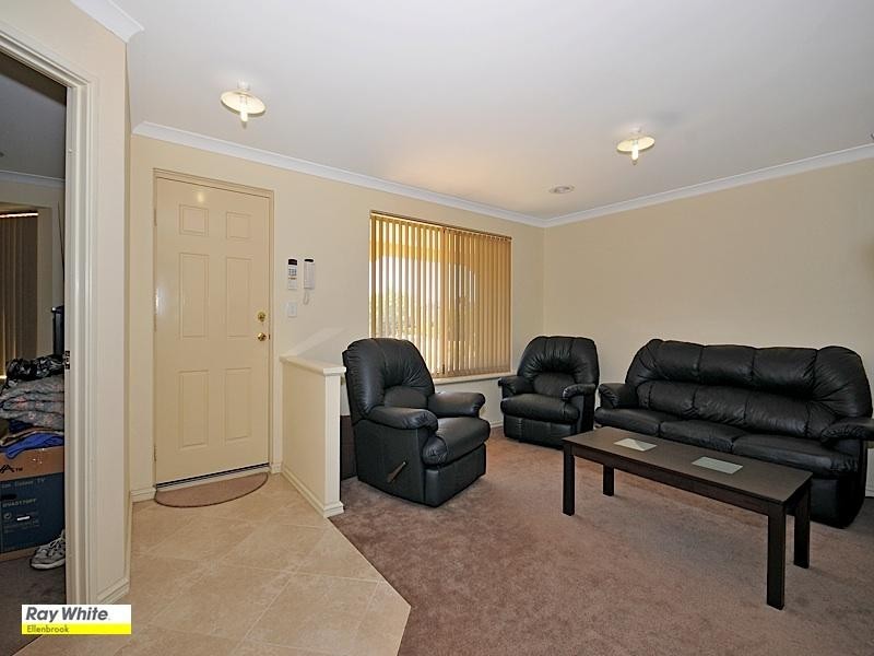 2/21 Midsummer Circle, Ellenbrook WA 6069