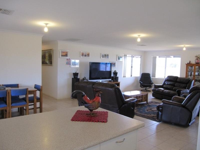 62 Muckenburra Road, Gingin WA 6503