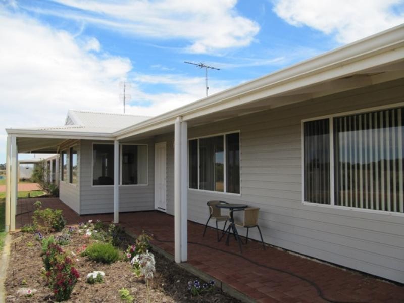 62 Muckenburra Road, Gingin WA 6503