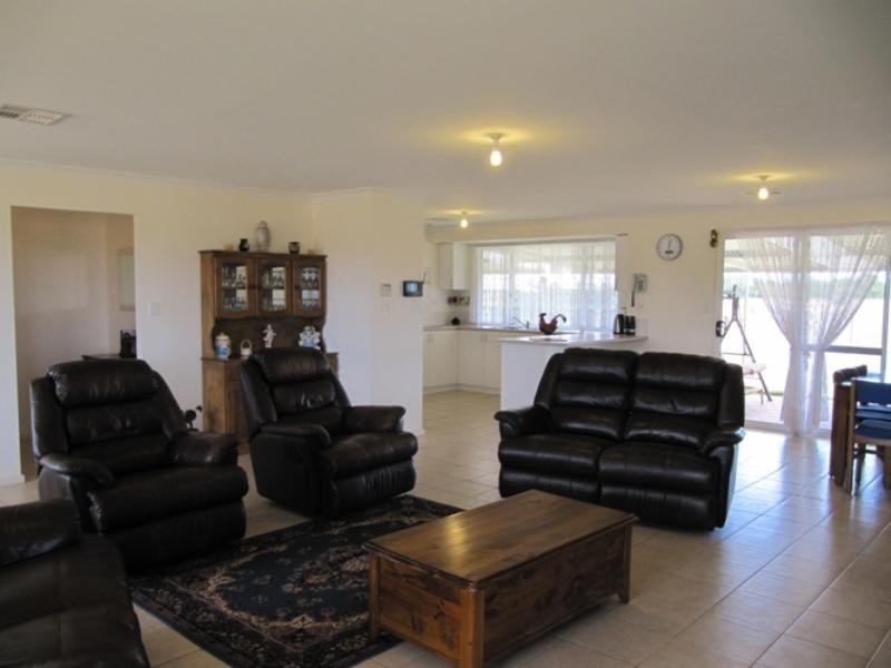 62 Muckenburra Road, Gingin WA 6503