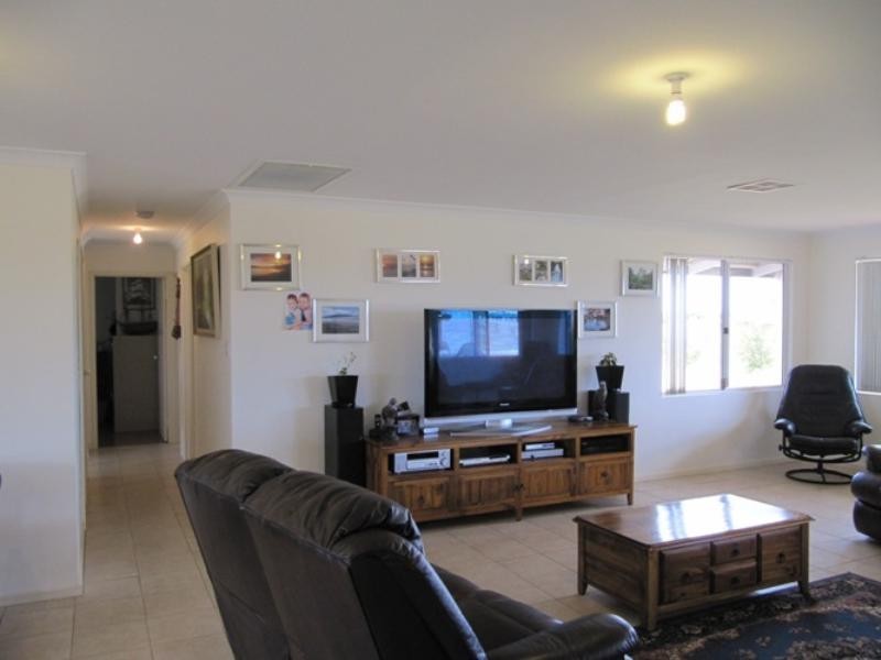 62 Muckenburra Road, Gingin WA 6503