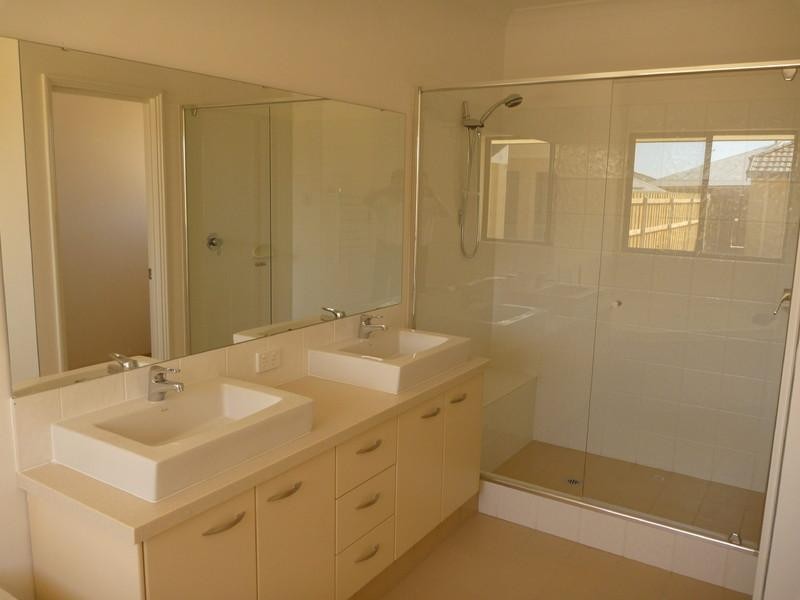 5 Aspley Lane, The Vines WA 6069